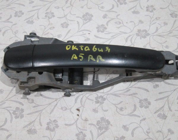 Ручка задней правой двери наружная для Skoda Octavia A5 с 2004 г купить с разбора в Челябинске