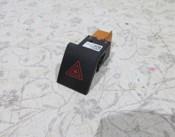 Кнопка аварийной сигнализации для Skoda Fabia 2 с 2007 г (5J0953235E) купить с разбора в Челябинске