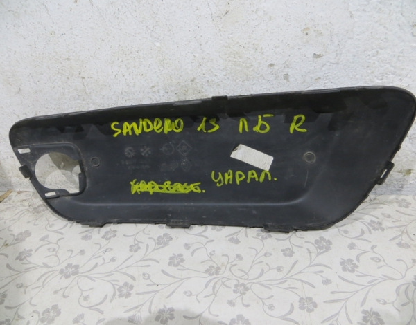 Накладка переднего бампера правая для Renault Sandero с 2013 г (D620757336R) купить с разбора в Челябинске
