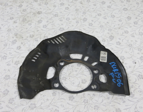 Пыльник переднего левого тормозного диска для Toyota Auris с 2006 г (4778212250) купить с разбора в Челябинске