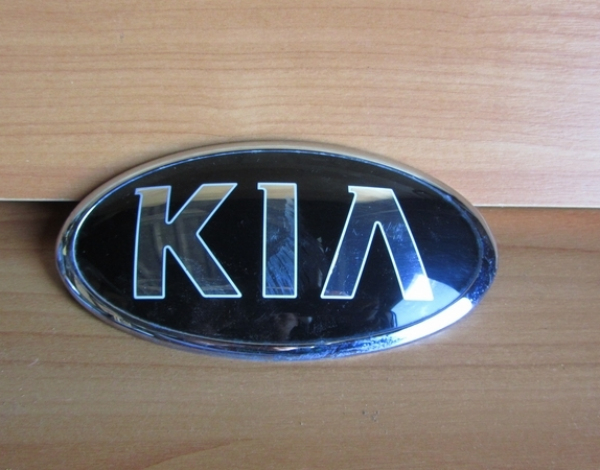 Эмблема на крышку багажника для Kia Rio 3 с 2011 г (863104Y200) купить с разбора в Челябинске