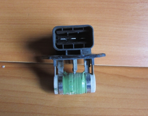 Резистор вентилятора радиатора для Hyundai Solaris с 2010 г (253851M000) купить с разбора в Челябинске