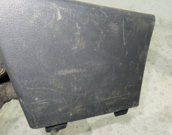 Заглушка в заднюю правую обшивку багажника для Citroen C4 с 2004 г (9642056777) купить с разбора в Челябинске