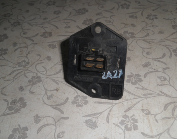 Резистор отопителя для Kia Rio 3 с 2011 г (971281R000) купить с разбора в Челябинске