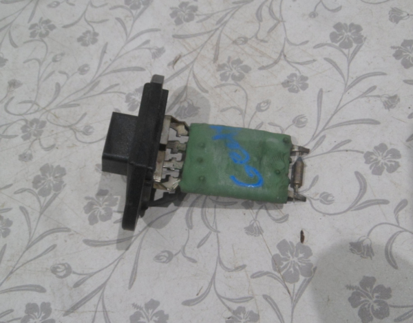 Резистор отопителя для Geely MK с 2008 г (1018002760) купить с разбора в Челябинске