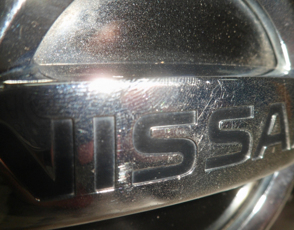 Накладка крышки багажника для Nissan Juke YF с 2011 г (908121KA) купить с разбора в Челябинске