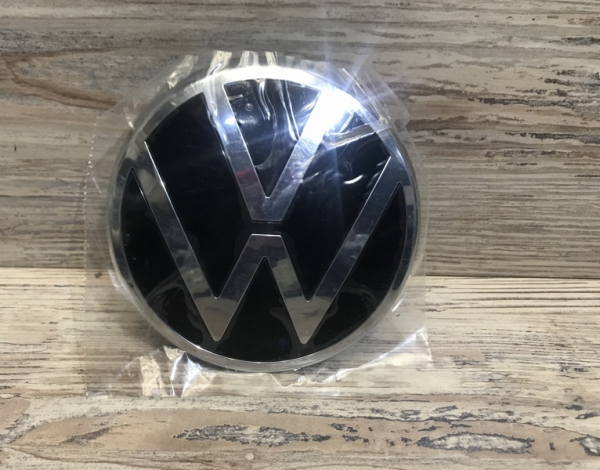 Эмблема Volkswagen Polo MK6 купить с разбора в Челябинске