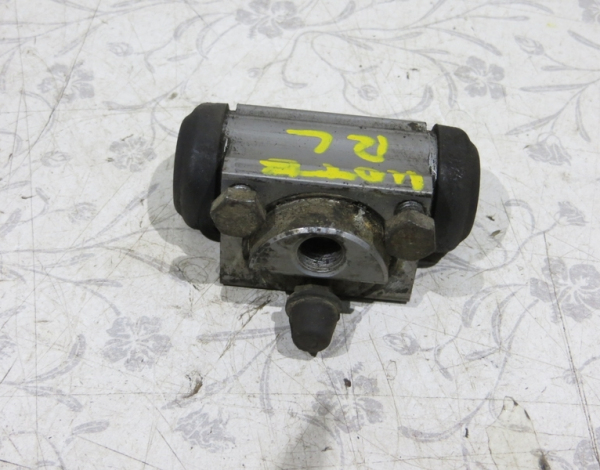 Тормозной цилиндр рабочий для Nissan Note E11 с 2006 г (44100AX600) купить с разбора в Челябинске