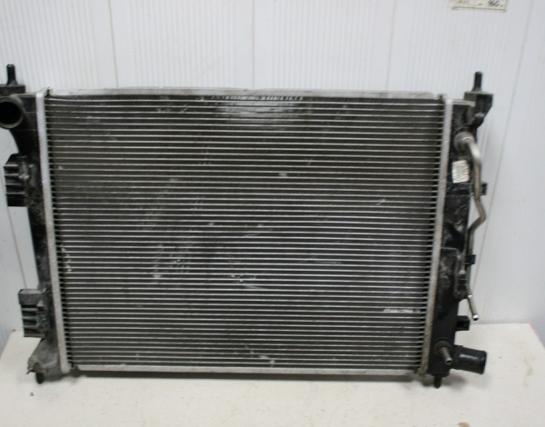 Радиатор охлаждения двигателя (основной) для Hyundai Solaris с 2010 г (25310-1RXXX) купить с разбора в Челябинске