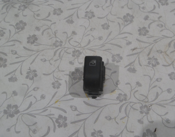 Кнопка стеклоподъёмника задняя правая для Geely Emgrand EC7 с 2010 г (1067002336) купить с разбора в Челябинске