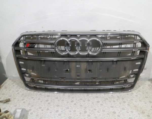 Решётка радиатора для Audi A7 4G купить с разбора в Челябинске