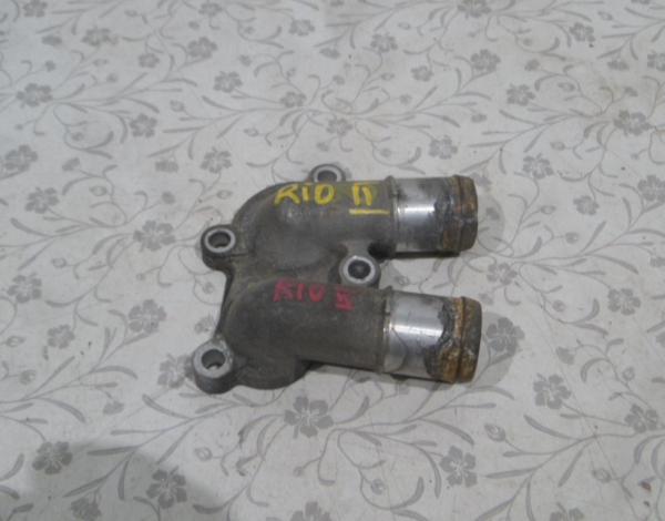 Крышка термостата для Kia Rio 2 с 2005 г (2561126100) купить с разбора в Челябинске