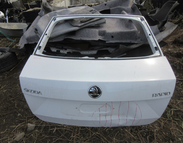 Крышка багажника для Skoda Rapid с 2012 г купить с разбора в Челябинске