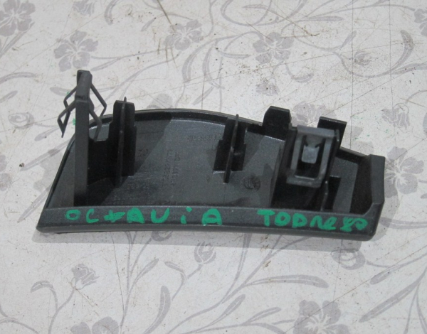 Накладка торпедо центральная левая 1Z1858415 для Skoda Octavia A5 с 2004- купить с разбора в Челябинске