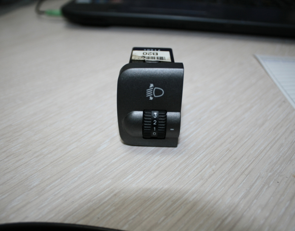 Кнопка корректора фар для Hyundai Accent с 2000 г (751U900802) купить с разбора в Челябинске