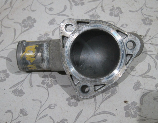Крышка термостата для Nissan Almera Classic с 2006 г (1304995F0B) купить с разбора в Челябинске
