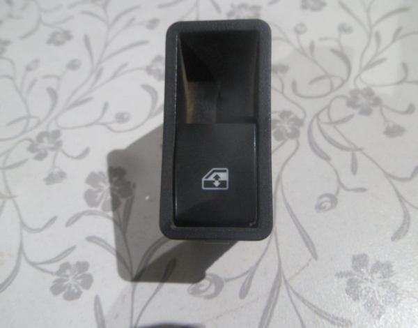 Кнопка стеклоподъемника для Opel Astra H (13228711) купить с разбора в Челябинске
