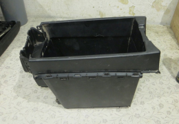 Ящик подлокотника для Honda Civic 4D с 2007 г (83404SNNAA01ZA) в наличии на складе