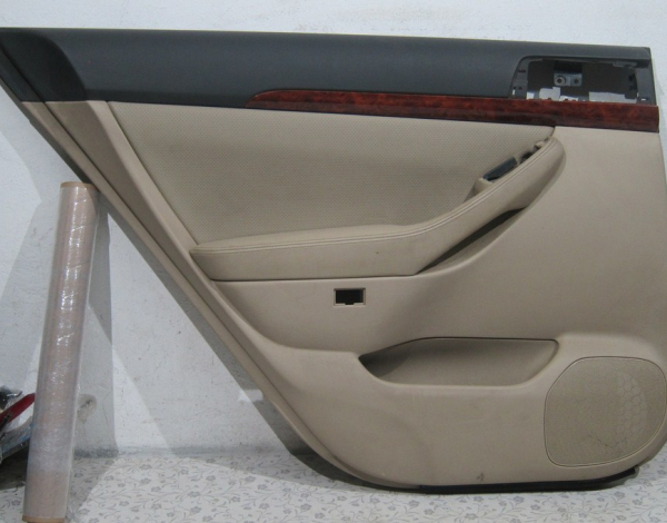 Обшивка задней левой двери 7425205040 для Toyota Avensis с 2003- купить с разбора в Челябинске