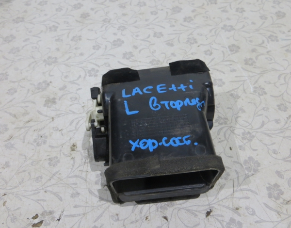 Дефлектор воздушный левый в торпедо для Chevrolet Lacetti с 2004 г (96554941) купить с разбора в Челябинске