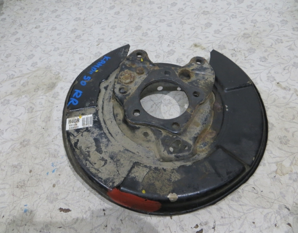 Пыльник заднего правого тормозного диска для Toyota Camry V50 с 2011 г (4650333080) купить с разбора в Челябинске