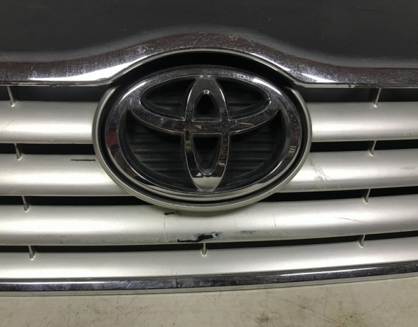 Решетка радиатора Toyota Avensis T250 купить с разбора в Челябинске