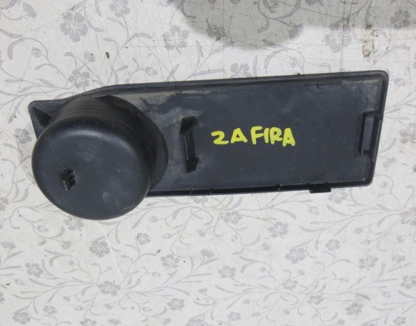 Подстаканник в центральную консоль для Opel Zafira с 2005 г (13260758) купить с разбора в Челябинске