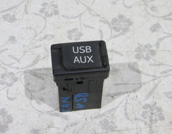 Разъём AUX и USB для Toyota Camry V50 с 2011 г (86190-33040) купить с разбора в Челябинске