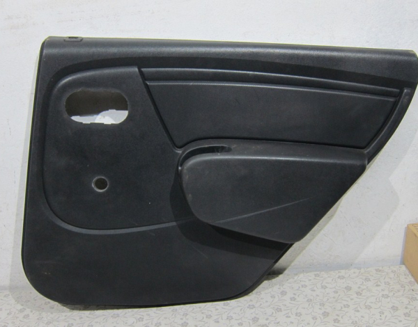 Обшивка задней правой двери для Renault Logan с 2004 г (8200916230) купить с разбора в Челябинске