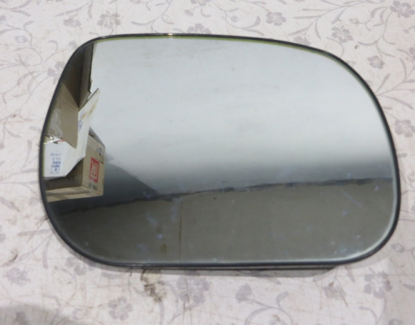 Зеркальный элемент для Toyota RAV-4 с 2006 г (8793142A00) купить с разбора в Челябинске