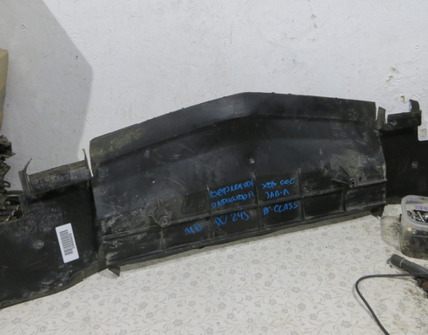 Дефлектор радиатора для Mercedes Benz W245 с 2005 г (A1695050230) купить с разбора в Челябинске