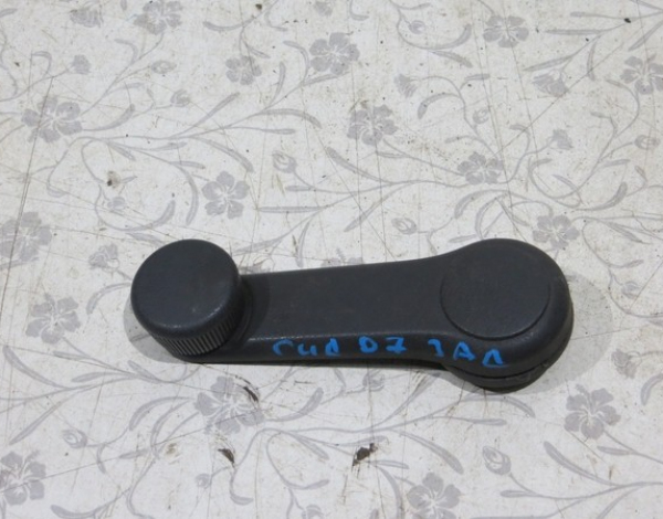 Ручка стеклоподъёмника задняя механическая для Kia Ceed с 2007 г (8263022001) купить с разбора в Челябинске
