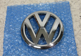 Эмблема решётки радиатора для Volkswagen Polo с 2009 г (6R0853600A) в наличии на складе