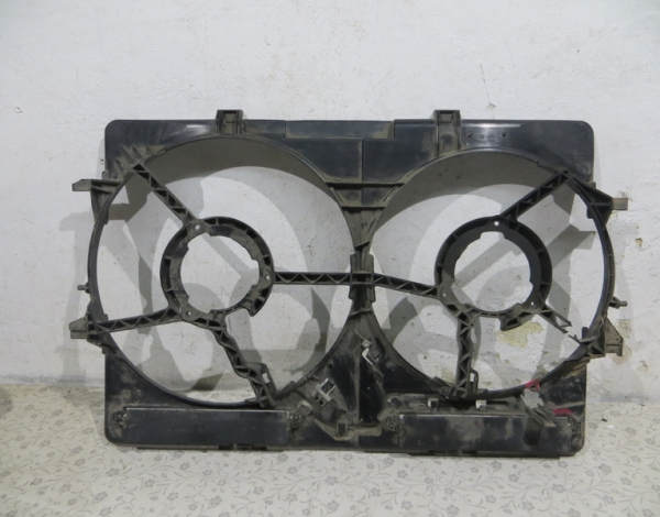 Диффузор вентилятора радиатора для Audi Q5 с 2008 г (8K0121003AD) купить с разбора в Челябинске