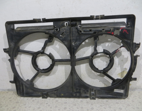 Диффузор вентилятора радиатора для Audi Q5 с 2008 г (8K0121003AD) купить с разбора в Челябинске