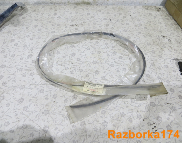 Молдинг лобового стекла для Mitsubishi Outlander 3 с 2013 г (6107A046) купить с разбора в Челябинске