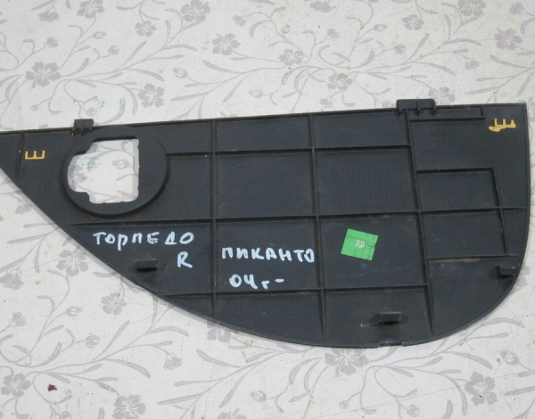 Накладка торпедо правая для Kia Picanto с 2004 г (84718-07000) купить с разбора в Челябинске