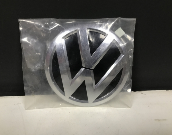 Эмблема двери багажника для Volkswagen Tiguan с 2016 г (5NA853630F0D) купить с разбора в Челябинске