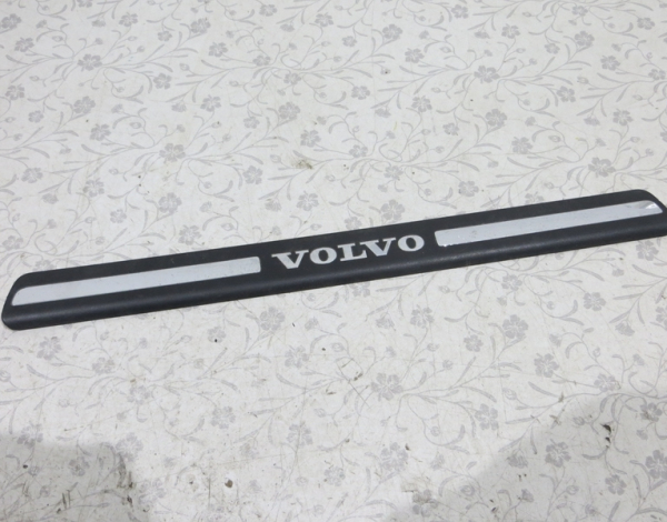 Накладка порога передняя для Volvo S60 с 2013 г (8659960) купить с разбора в Челябинске